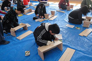 木製プランターを作っている写真2
