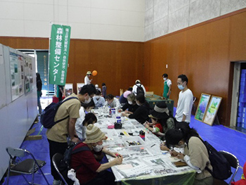 写真:版木(ベニア)ハガキの色塗り2