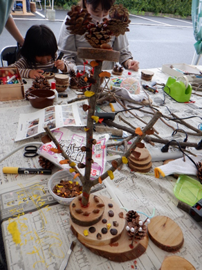 写真:植樹作業