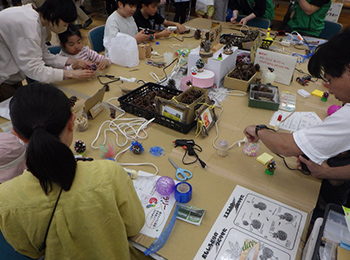 写真:物作り体験コーナー1