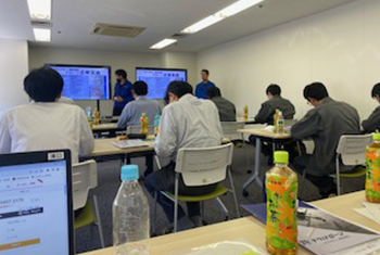 写真:ドローンの定義や各部位の名称等の説明