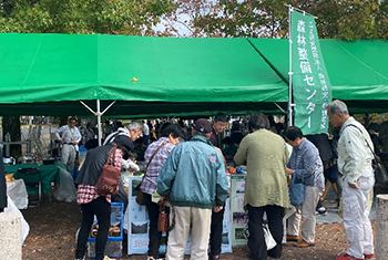 写真:センターの事業紹介パネルの展示