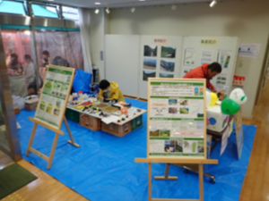 写真:パネルの展示コーナー2