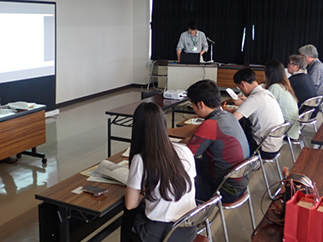 写真:群馬県桐生事務所による復旧事業の説明状況