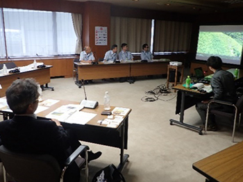 写真:行政視察終了後の記念撮影
