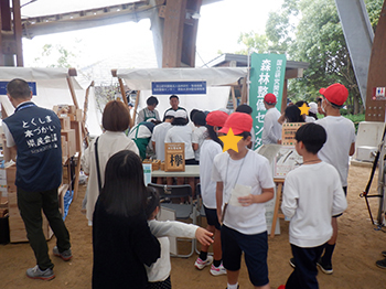 写真：最終日終盤の盛況な様子