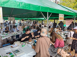 写真：どんぐり・まつぼっくり工作