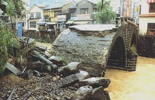 水害で流された眼鏡橋（昭和57年）の写真